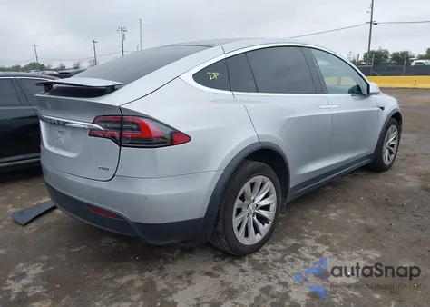 2016 Tesla Model X 60D/70D/75D/90D/P100D z USA, uszkodzony, nr VIN 5YJXCBE26GF022897
